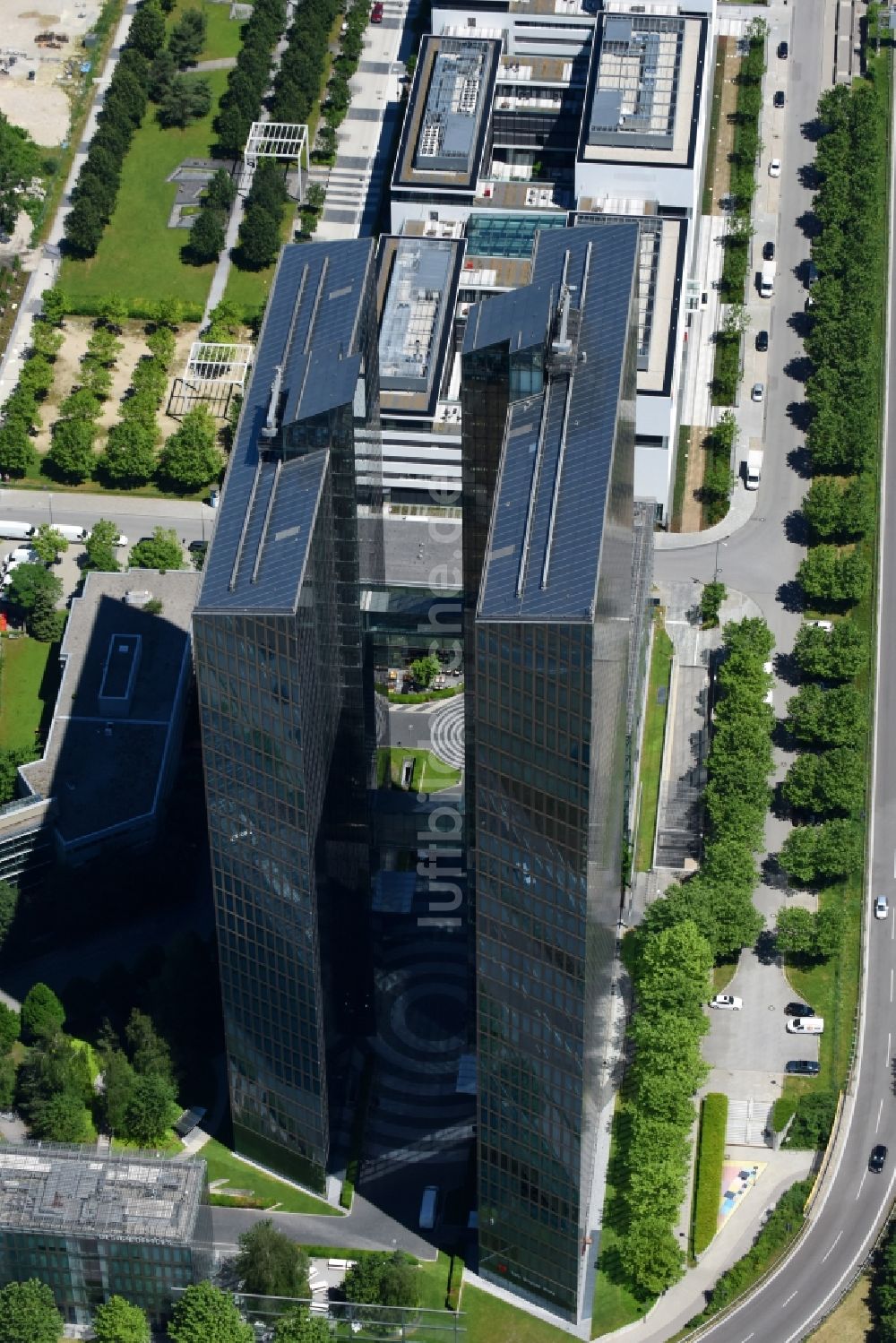 Luftbild München - Hochhaus- Emsemble Highlight Towers in München im Bundesland Bayern