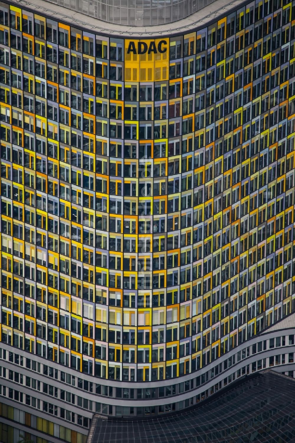 Luftaufnahme München - Hochhaus- Ensemble ADAC Zentrale im Ortsteil Sendling-Westpark in München im Bundesland Bayern, Deutschland