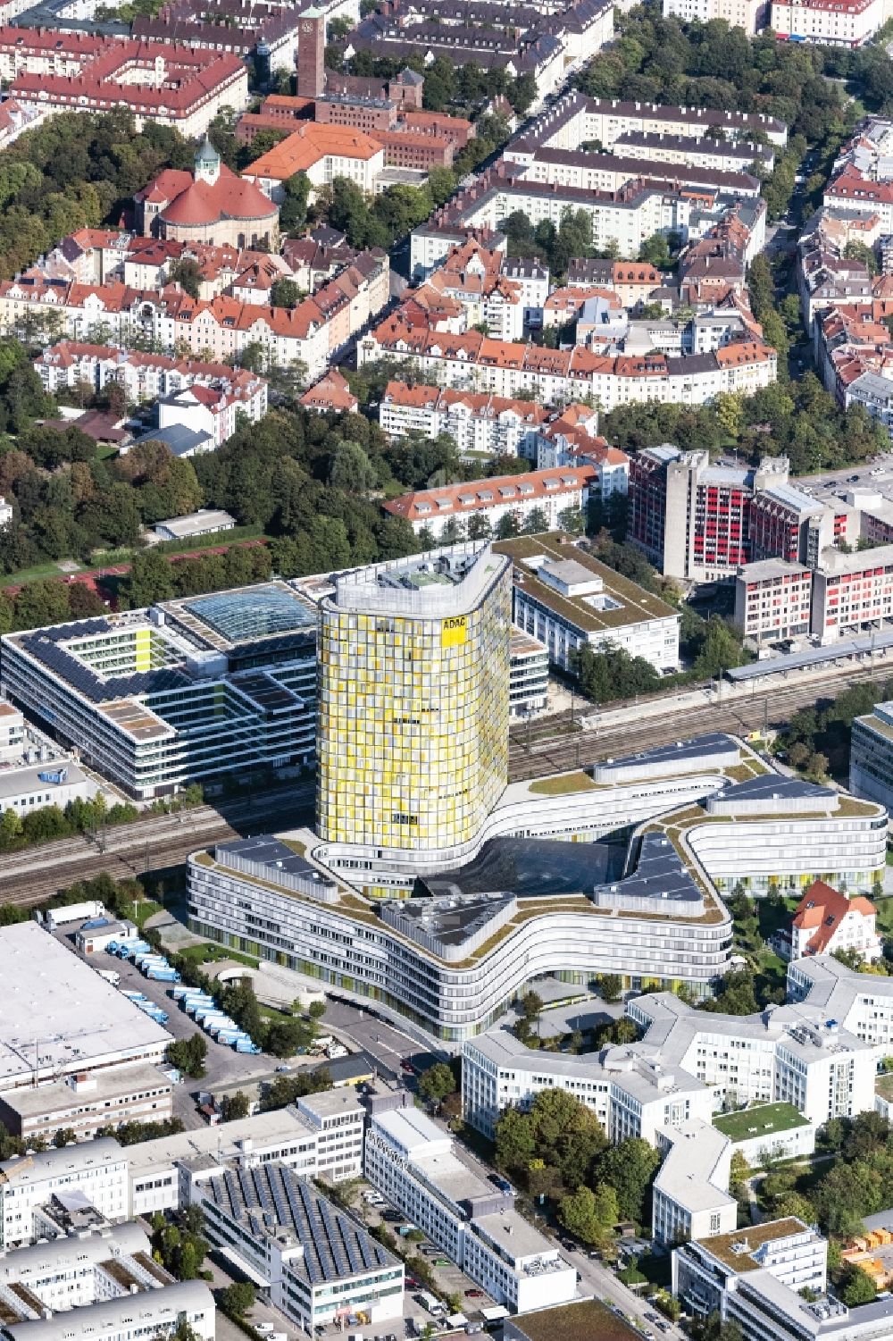 München von oben - Hochhaus- Ensemble ADAC Zentrale im Ortsteil Sendling-Westpark in München im Bundesland Bayern, Deutschland