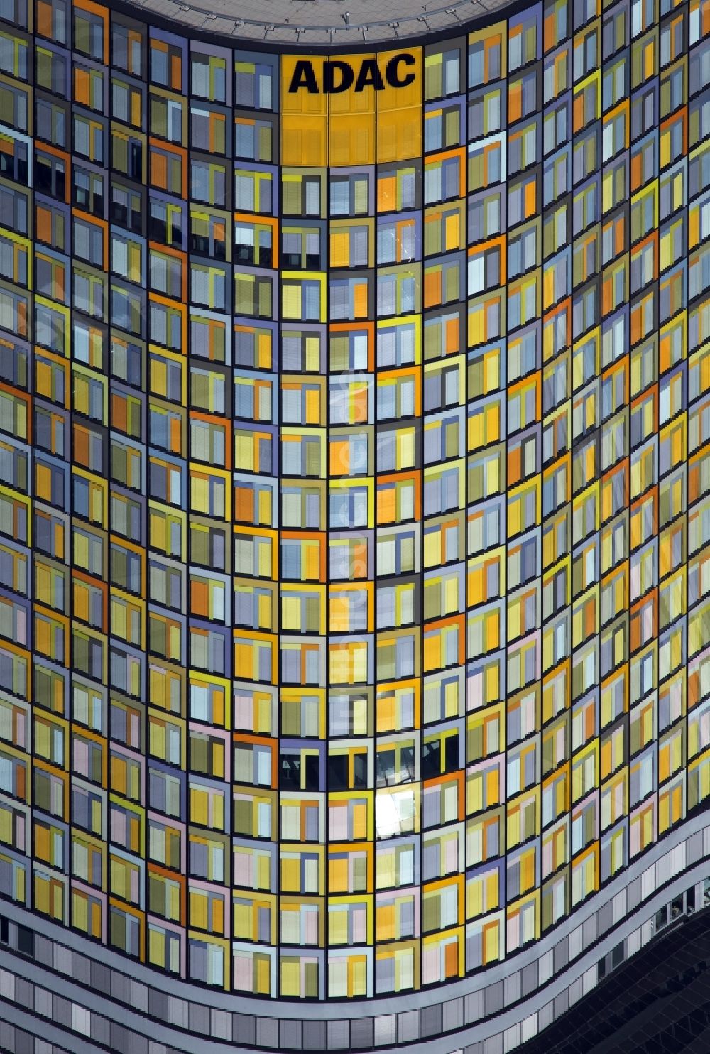 München von oben - Hochhaus- Ensemble ADAC Zentrale im Ortsteil Sendling-Westpark in München im Bundesland Bayern, Deutschland