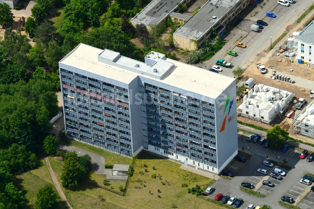 Luftbild Schwerin - Hochhaus- Ensemble Anne-Frank-Straße - Bernhard-Schwentner-Straße in Schwerin im Bundesland Mecklenburg-Vorpommern, Deutschland