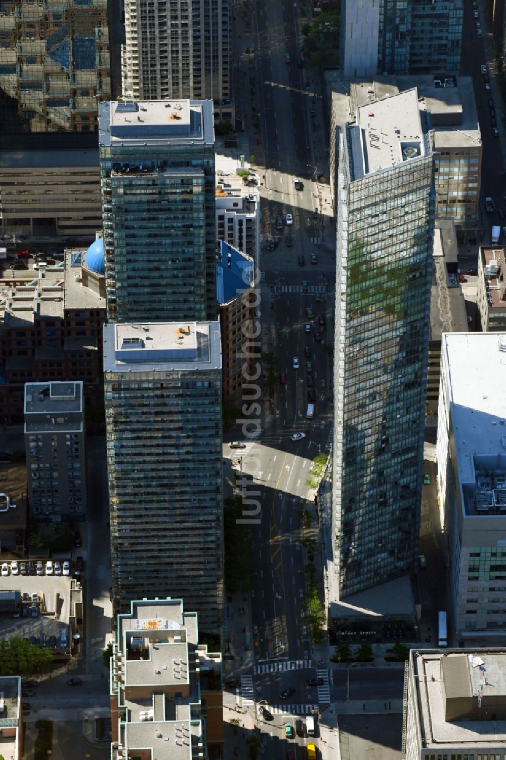 Toronto von oben - Hochhaus- Ensemble an der Bay Street in Toronto in Ontario, Kanada