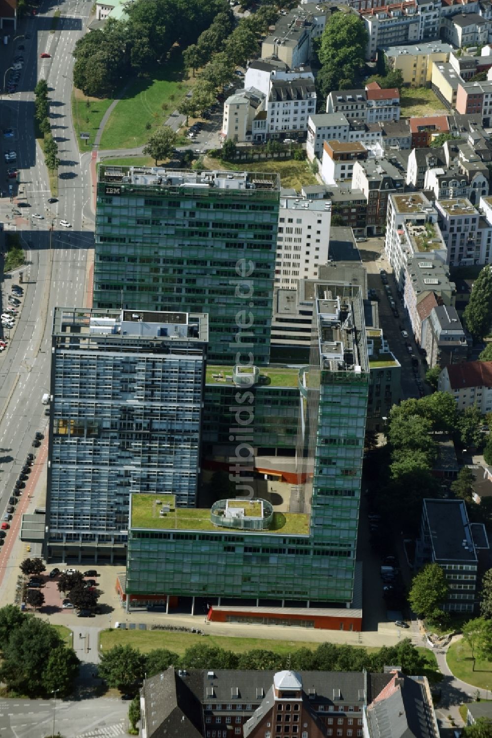 Hamburg aus der Vogelperspektive: Hochhaus- Ensemble Beim Strohhause mit Bürogebäuden und Geschäftshäusern im Stadtteil St.Georg in Hamburg