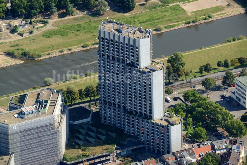 Luftbild Mannheim - Hochhaus- Ensemble der Collini Center am Cahn-Carnier-Ufer in Mannheim im Bundesland Baden-Württemberg