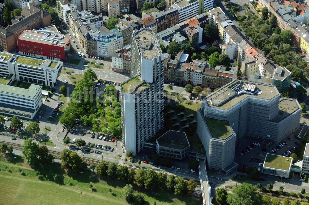 Luftaufnahme Mannheim - Hochhaus- Ensemble der Collini Center am Cahn-Carnier-Ufer in Mannheim im Bundesland Baden-Württemberg