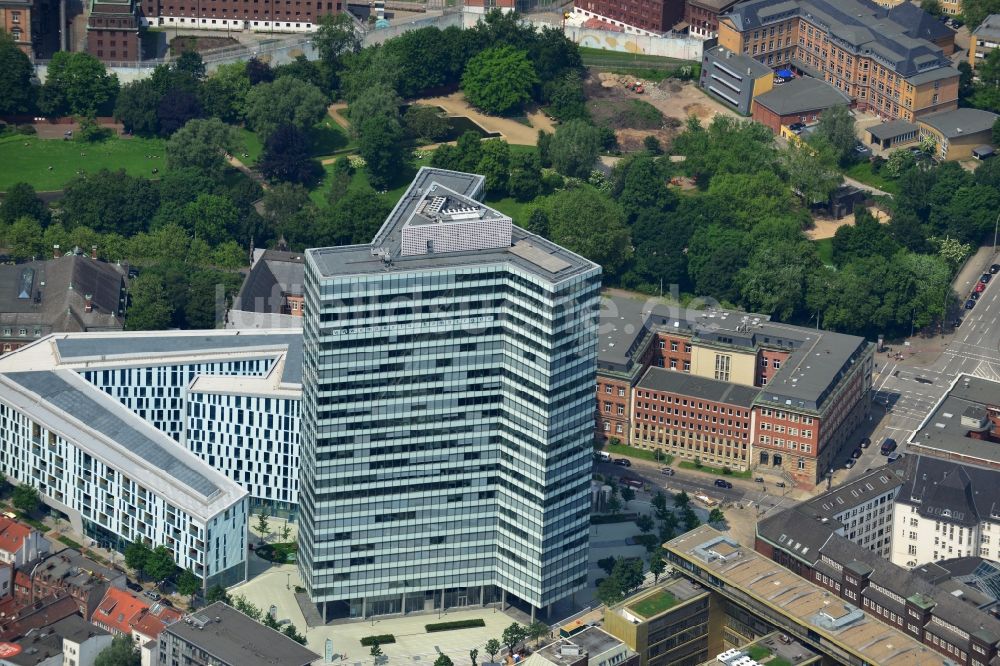 Hamburg von oben - Hochhaus- Ensemble Emporio-Hochhaus im Ortsteil Neustadt in Hamburg, Deutschland