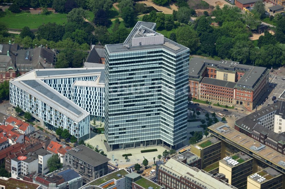 Hamburg aus der Vogelperspektive: Hochhaus- Ensemble Emporio-Hochhaus im Ortsteil Neustadt in Hamburg, Deutschland