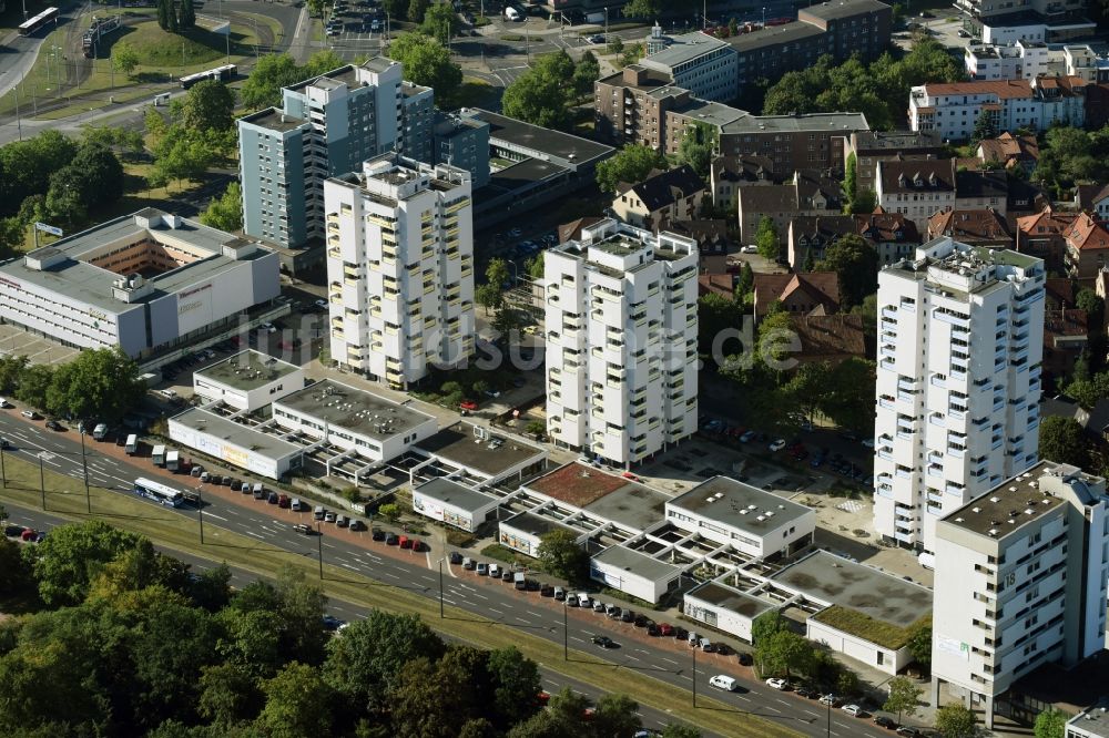 Braunschweig aus der Vogelperspektive: Hochhaus- Ensemble in der Kurt-Schumacher-Straße in Braunschweig im Bundesland Niedersachsen