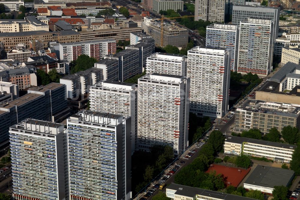 Berlin von oben - Hochhaus- Ensemble an der Leipziger Straße in Berlin