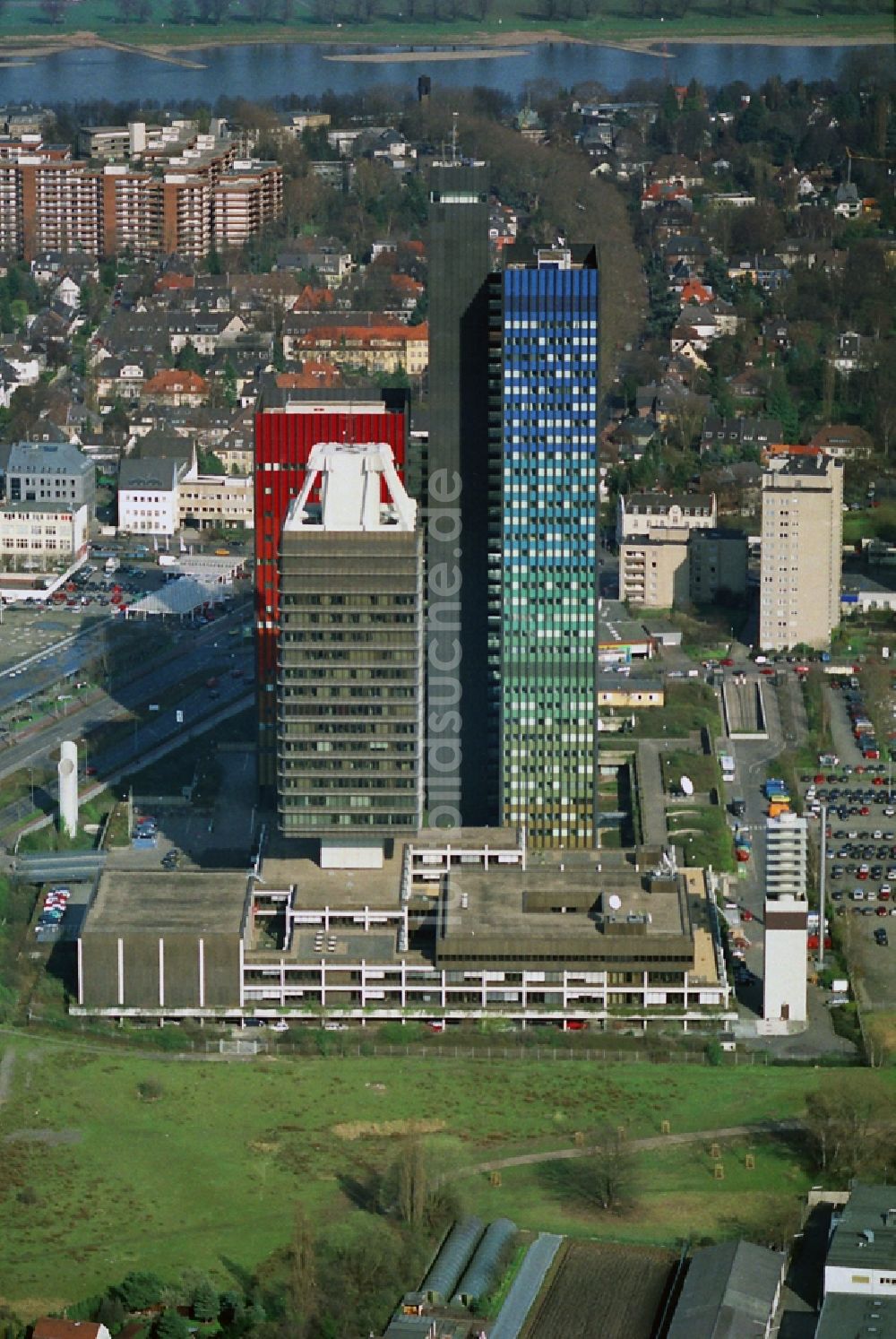 Köln aus der Vogelperspektive: Hochhaus- Ensemble der Mediengebäude des es Deutschlandfunk (DLF) und der Deutschen Welle im Bundesland Nordrhein-Westfalen (NRW)