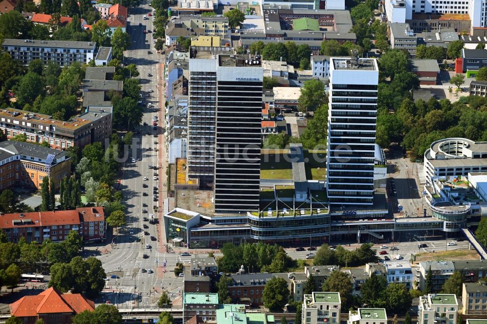 Hamburg aus der Vogelperspektive: Hochhaus- Ensemble Mundsburg im Ortsteil Barmbek-Süd in Hamburg, Deutschland