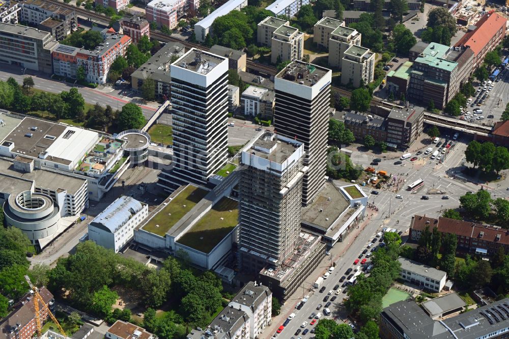 Hamburg aus der Vogelperspektive: Hochhaus- Ensemble Mundsburg im Ortsteil Barmbek-Süd in Hamburg, Deutschland