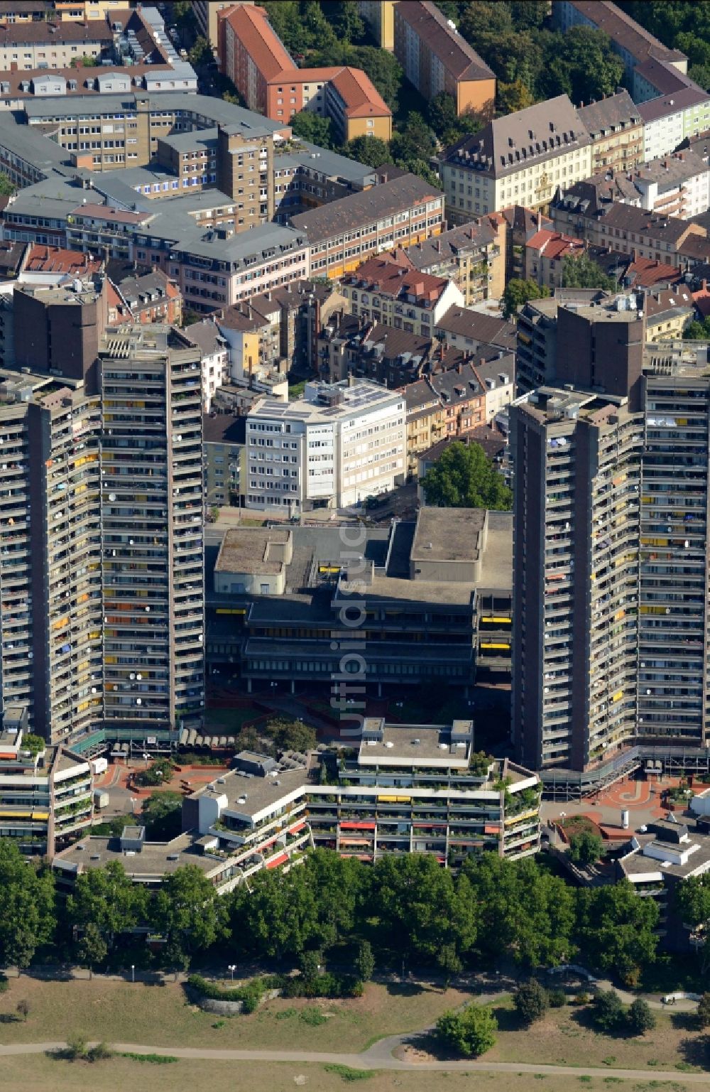 Luftaufnahme Mannheim - Hochhaus- Ensemble der Neckarpromenade in Mannheim im Bundesland Baden-Württemberg