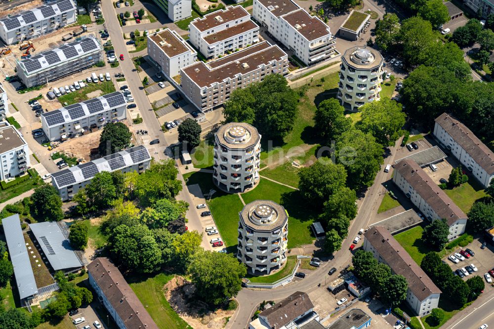 Lahr/Schwarzwald aus der Vogelperspektive: Hochhaus- Ensemble Rundhochhäuser am Kanadaring in Lahr/Schwarzwald im Bundesland Baden-Württemberg, Deutschland