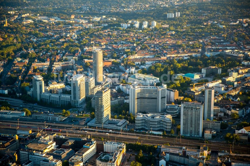 Luftbild Essen - Hochhaus- Ensemble der Schenker Zentrale am Postturm der Postbank in Essen im Bundesland Nordrhein-Westfalen