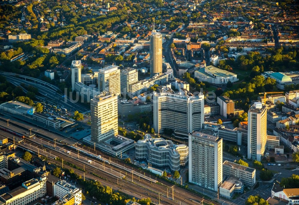 Luftaufnahme Essen - Hochhaus- Ensemble der Schenker Zentrale am Postturm der Postbank in Essen im Bundesland Nordrhein-Westfalen