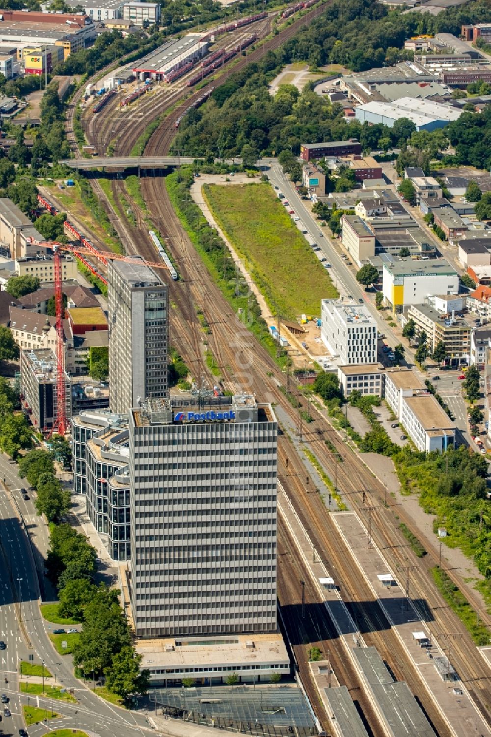 Luftbild Essen - Hochhaus- Ensemble der Schenker Zentrale am Postturm der Postbank in Essen im Bundesland Nordrhein-Westfalen