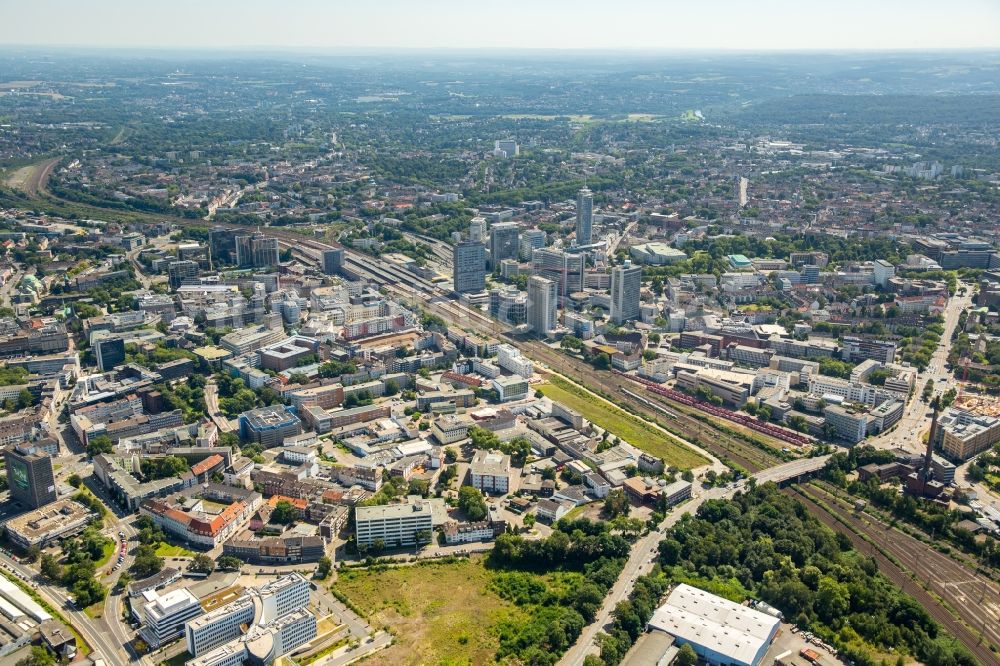 Luftaufnahme Essen - Hochhaus- Ensemble des Südviertels in der Innenstadt von Essen im Bundesland Nordrhein-Westfalen