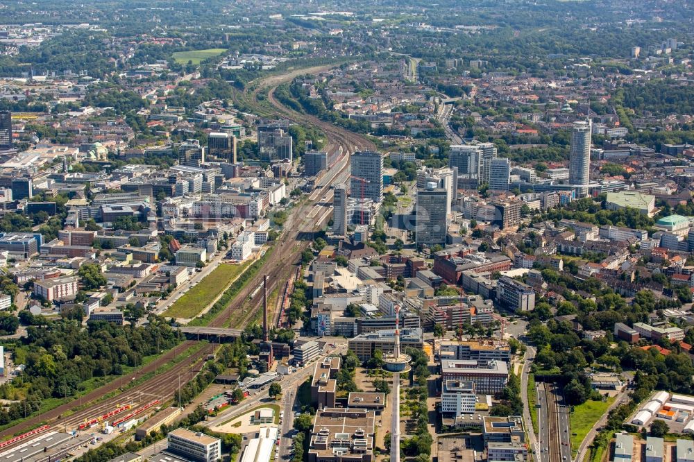 Luftaufnahme Essen - Hochhaus- Ensemble und Skyline des Südviertels in der Innenstadt von Essen im Bundesland Nordrhein-Westfalen