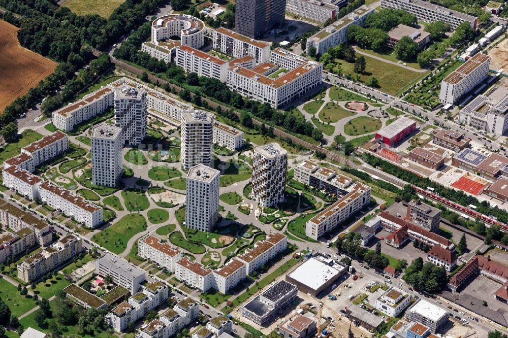 München aus der Vogelperspektive: Hochhaus- Ensemble Wohnareal Südseite in München Obersendling im Bundesland Bayern