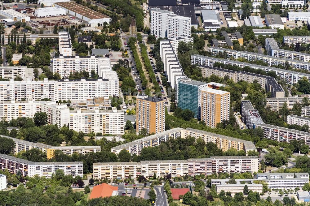 Luftbild Dresden - Hochhaus- Ensemble im Wohnbezirk Prohlis in Dresden im Bundesland Sachsen, Deutschland