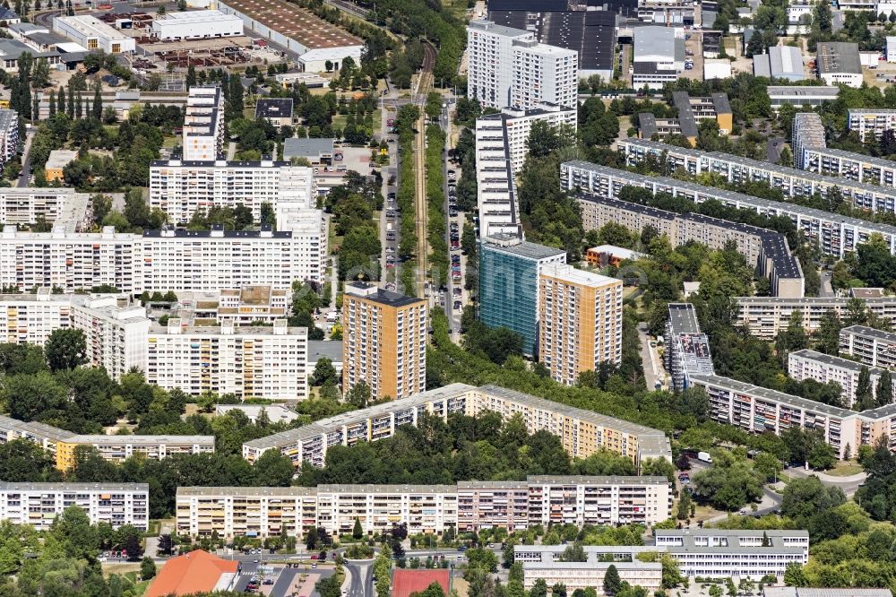 Luftaufnahme Dresden - Hochhaus- Ensemble im Wohnbezirk Prohlis in Dresden im Bundesland Sachsen, Deutschland