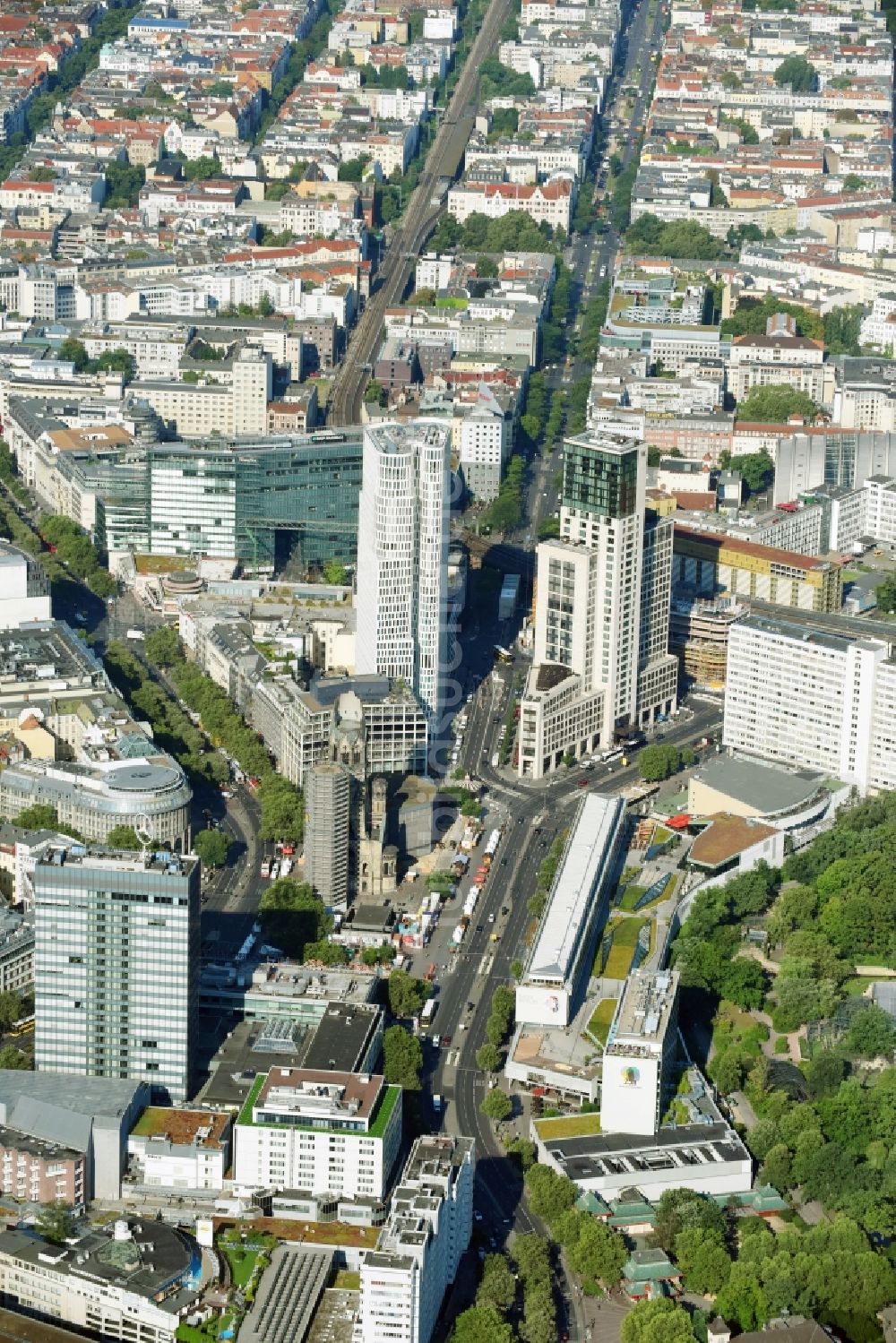 Berlin aus der Vogelperspektive: Hochhaus- Ensemble der Zoofenster und Neubau Upper West an der Joachimsthaler Straße - Hardenbergstraße im Ortsteil Bezirk Charlottenburg in Berlin, Deutschland