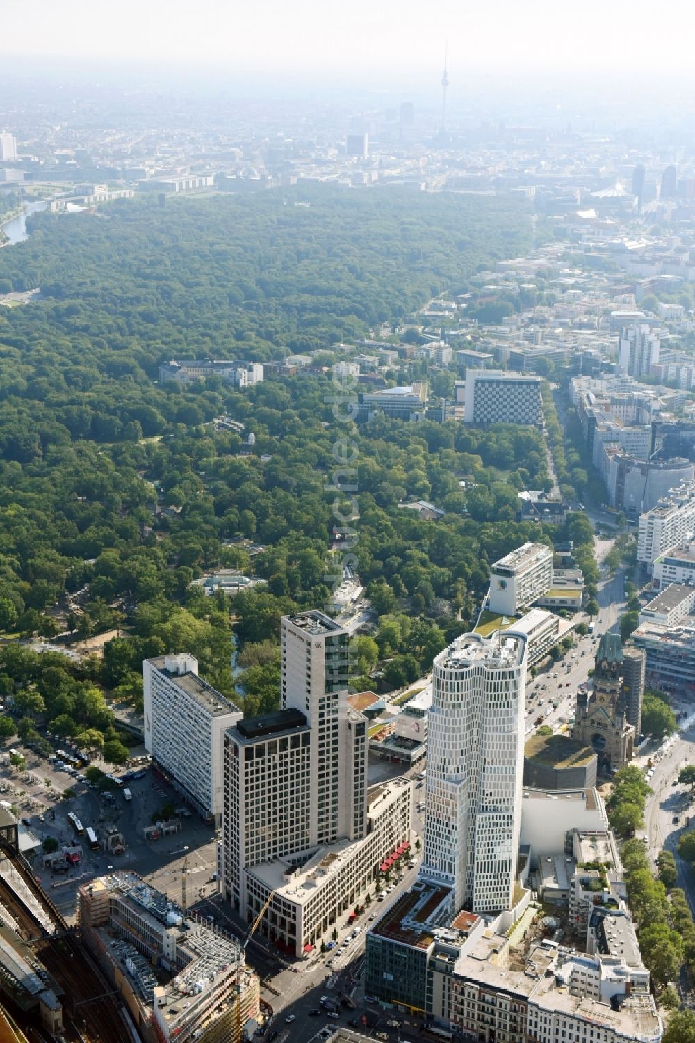 Berlin von oben - Hochhaus- Ensemble der Zoofenster und Neubau Upper West an der Joachimsthaler Straße - Hardenbergstraße im Ortsteil Bezirk Charlottenburg in Berlin, Deutschland