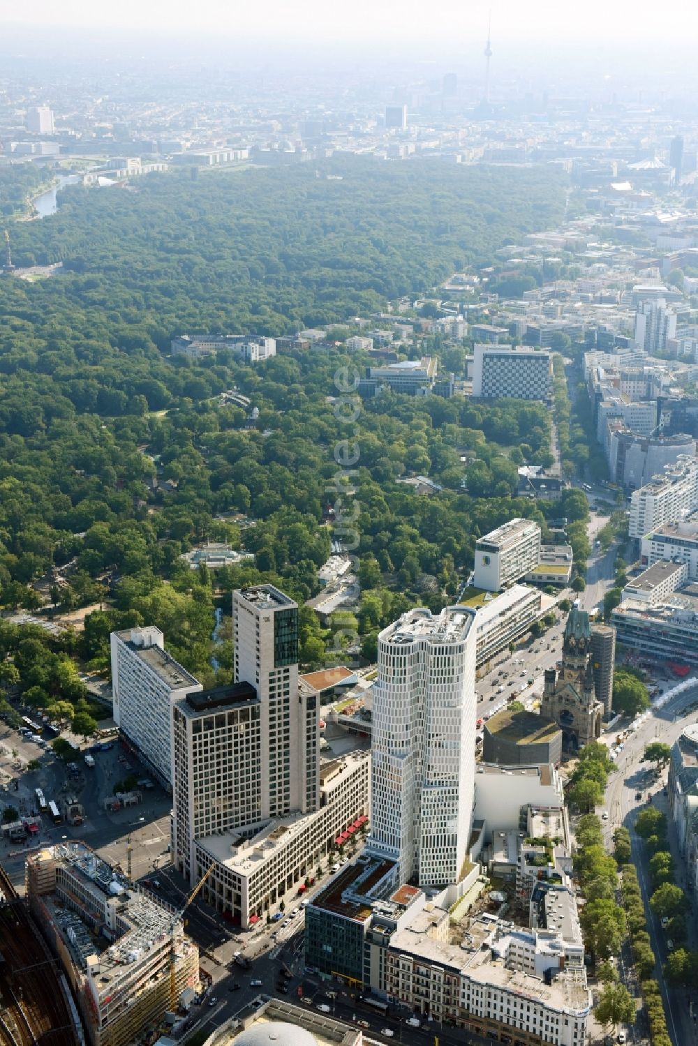 Berlin aus der Vogelperspektive: Hochhaus- Ensemble der Zoofenster und Neubau Upper West an der Joachimsthaler Straße - Hardenbergstraße im Ortsteil Bezirk Charlottenburg in Berlin, Deutschland