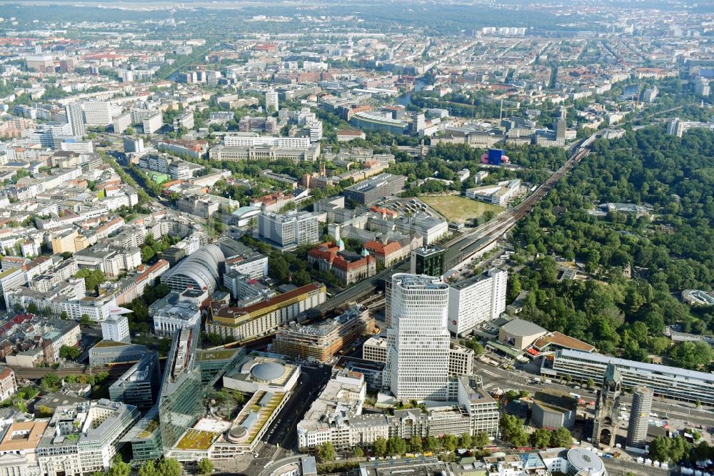 Luftbild Berlin - Hochhaus- Ensemble der Zoofenster und Neubau Upper West an der Joachimsthaler Straße - Hardenbergstraße im Ortsteil Bezirk Charlottenburg in Berlin, Deutschland