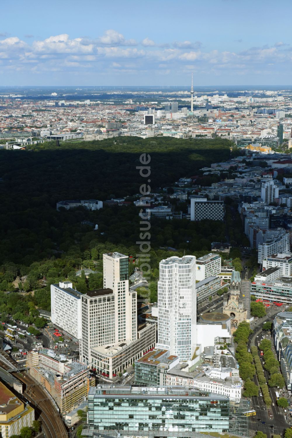 Berlin aus der Vogelperspektive: Hochhaus- Ensemble der Zoofenster und Neubau Upper West an der Joachimsthaler Straße - Hardenbergstraße im Ortsteil Bezirk Charlottenburg in Berlin, Deutschland