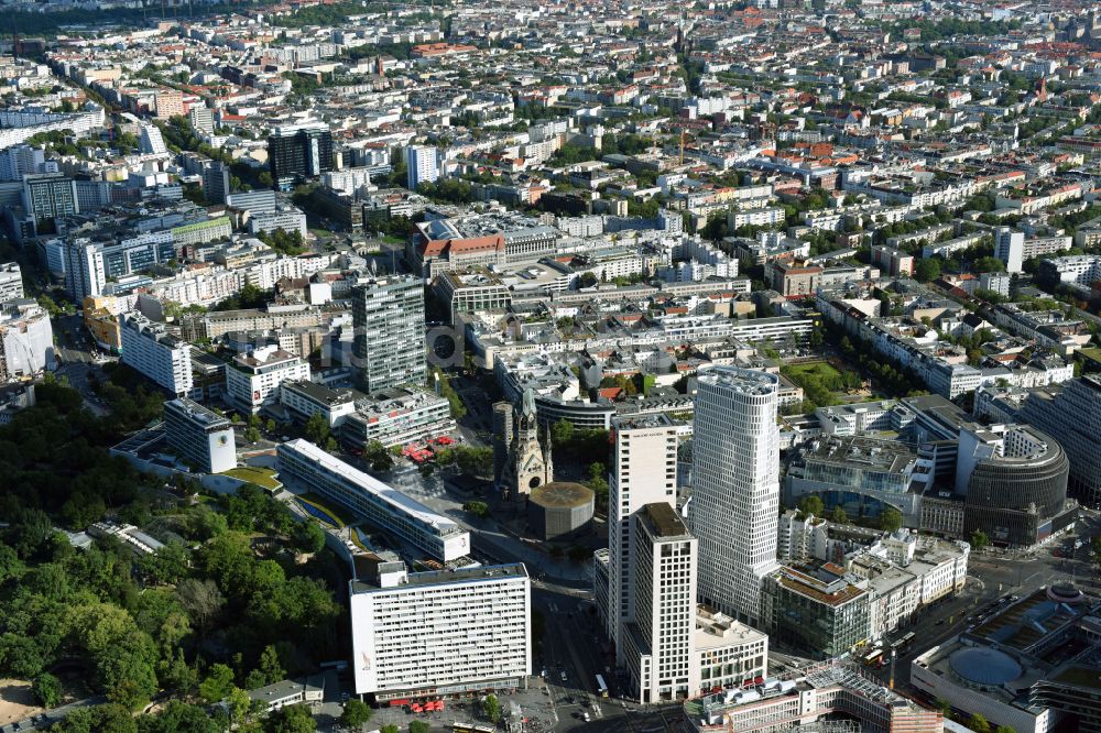 Berlin aus der Vogelperspektive: Hochhaus- Ensemble der Zoofenster und Neubau Upper West an der Joachimsthaler Straße - Hardenbergstraße im Ortsteil Bezirk Charlottenburg in Berlin, Deutschland