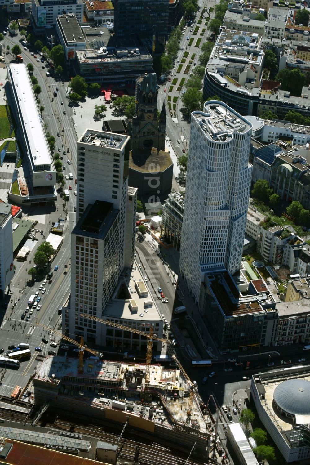 Luftaufnahme Berlin - Hochhaus- Ensemble der Zoofenster und Neubau Upper West an der Joachimsthaler Straße - Hardenbergstraße im Ortsteil Bezirk Charlottenburg in Berlin, Deutschland