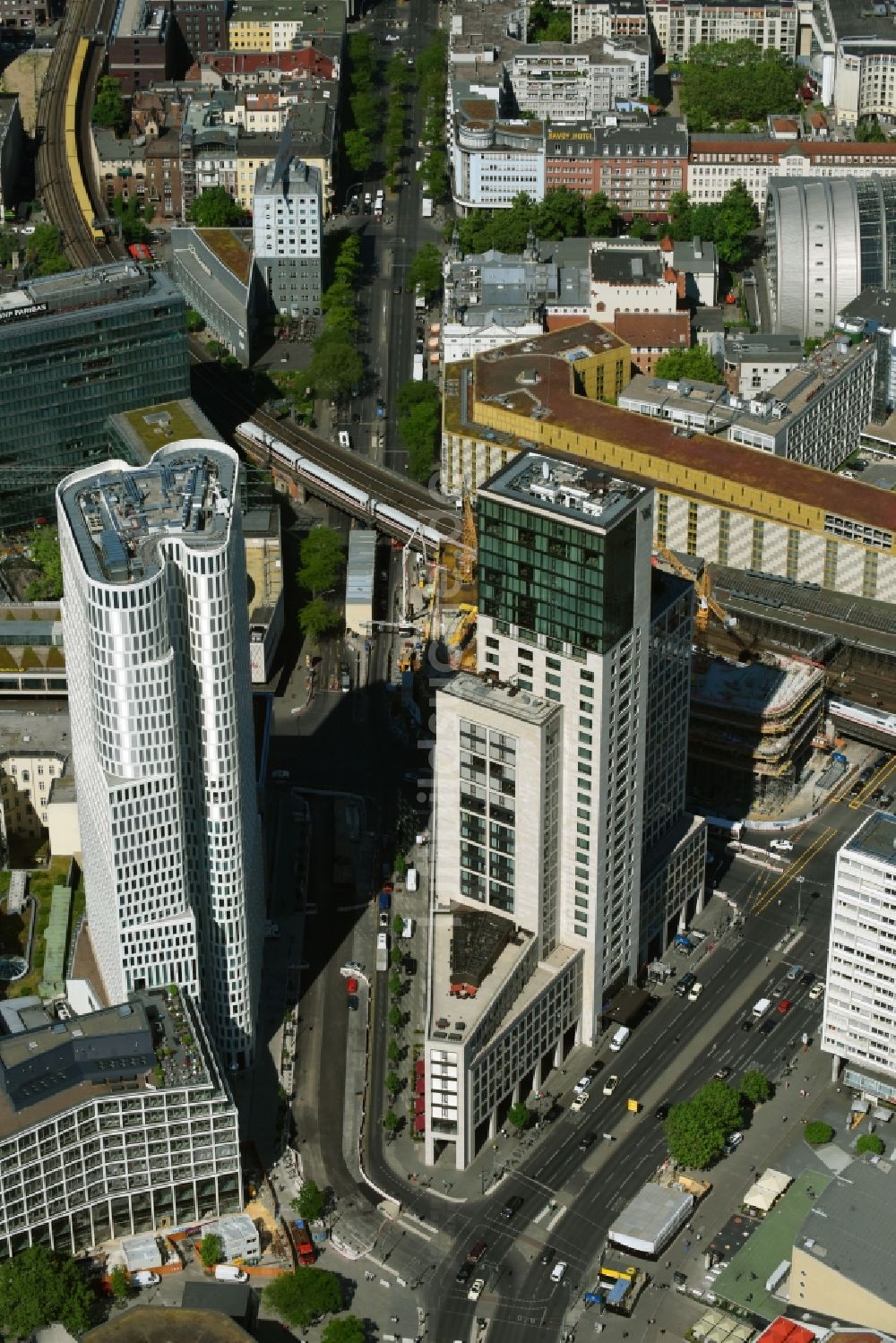 Berlin aus der Vogelperspektive: Hochhaus- Ensemble der Zoofenster und Neubau Upper West an der Joachimsthaler Straße - Hardenbergstraße im Ortsteil Bezirk Charlottenburg in Berlin, Deutschland