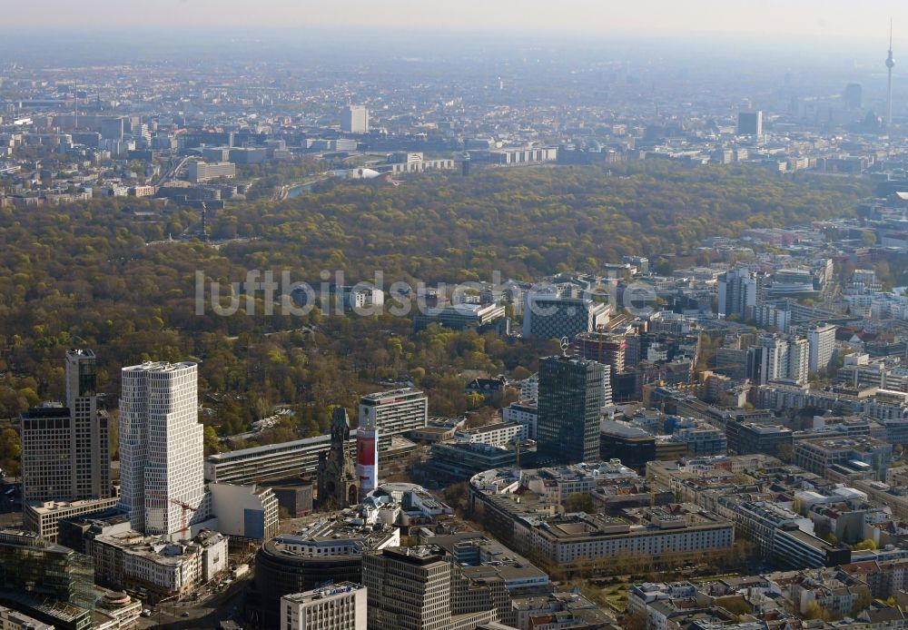 Berlin aus der Vogelperspektive: Hochhaus- Ensemble der Zoofenster und Neubau Upper West an der Joachimsthaler Straße - Hardenbergstraße im Ortsteil Bezirk Charlottenburg in Berlin, Deutschland