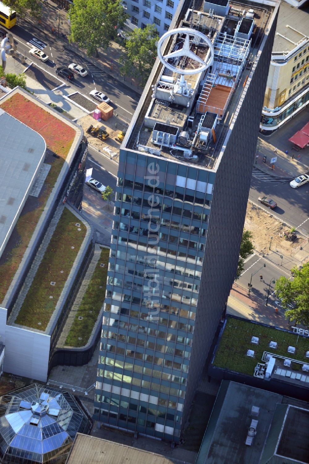 Berlin aus der Vogelperspektive: Hochhaus Europa-Center im Berliner Ortsteil Charlottenburg