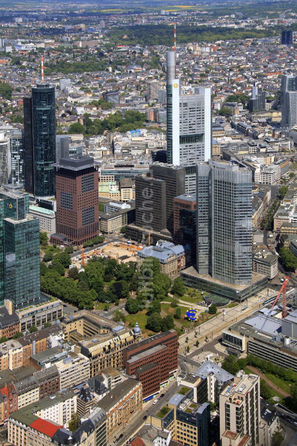 Luftbild Frankfurt am Main - Hochhaus des Eurotower der EZB ( Europäische Zentralbank ) in der Kaiserstraße in Frankfurt am Main