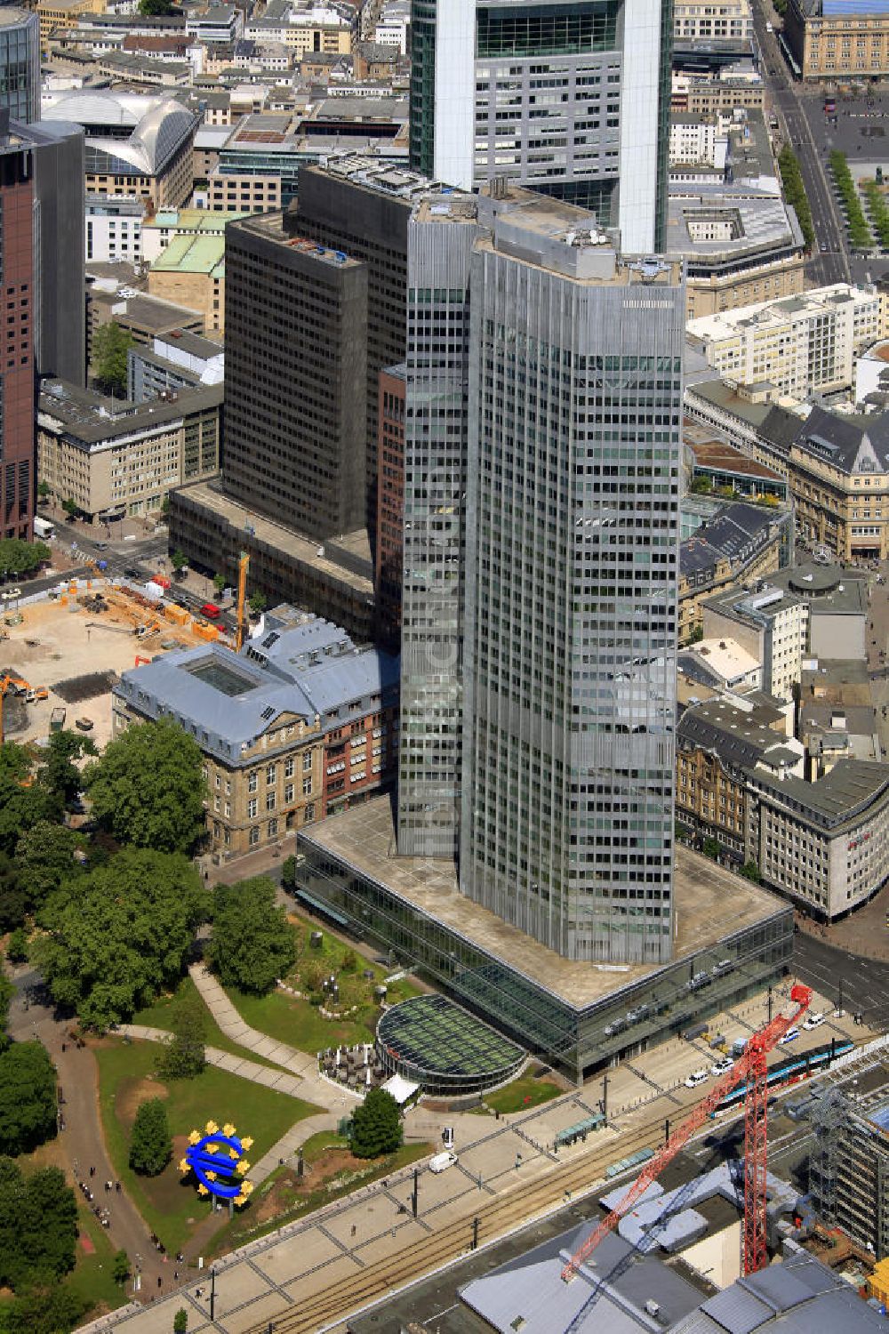 Luftaufnahme Frankfurt am Main - Hochhaus des Eurotower der EZB ( Europäische Zentralbank ) in der Kaiserstraße in Frankfurt am Main