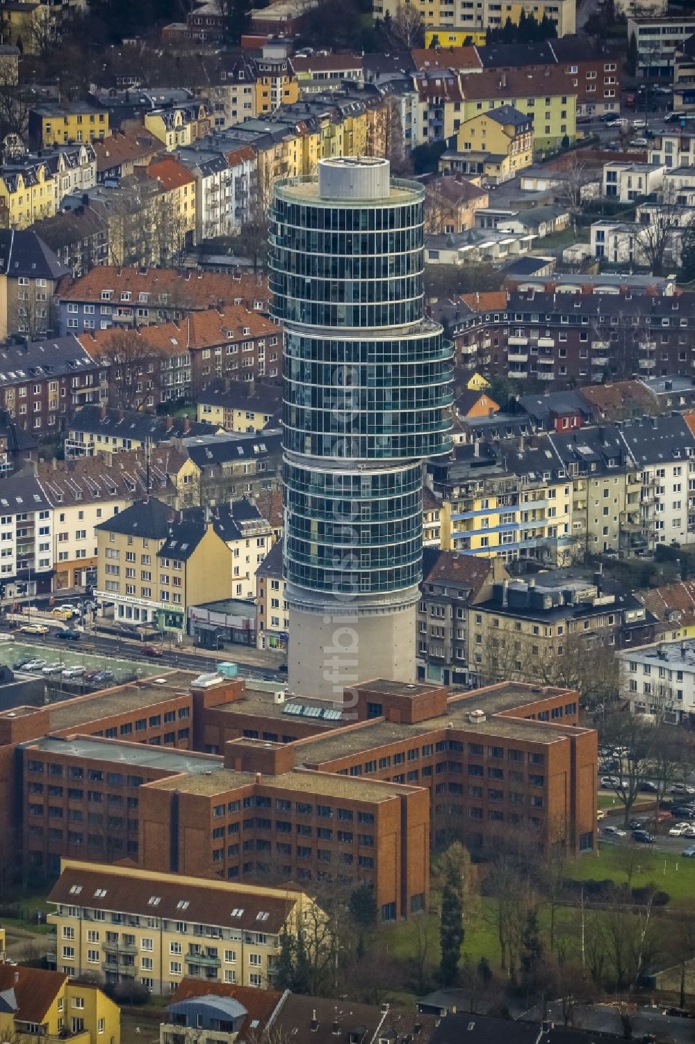 Luftaufnahme Bochum - Hochhaus Exenterhouse / Exenterhaus auf einem ehemaligen denkmalgeschützen Hoch- Bunker an der Universitätsstraße in Bochum in Nordrhein-Westfalen