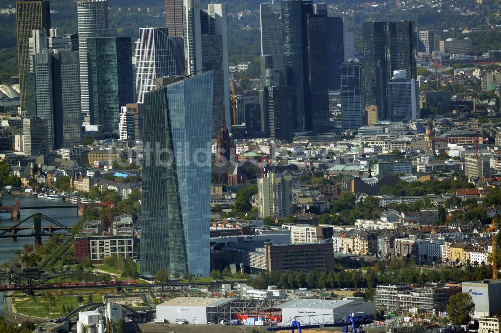 Luftaufnahme Frankfurt am Main - Hochhaus des Finanzdienstleistungs- Unternehmens EZB Europäische Zentralbank in Frankfurt am Main im Bundesland Hessen, Deutschland