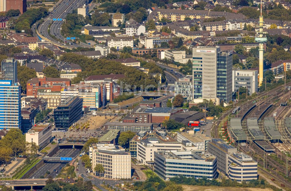 Duisburg aus der Vogelperspektive: Hochhaus des Finanzdienstleistungs- Unternehmens der TARGOBANK AG am Harry-Epstein-Platz in Duisburg im Bundesland Nordrhein-Westfalen, Deutschland