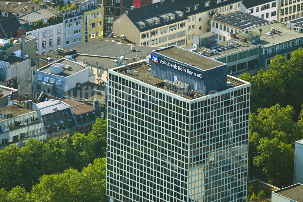 Köln von oben - Hochhaus des Finanzdienstleistungs- Unternehmens VOLKSBANK KÖLN BONN in Köln im Bundesland Nordrhein-Westfalen, Deutschland