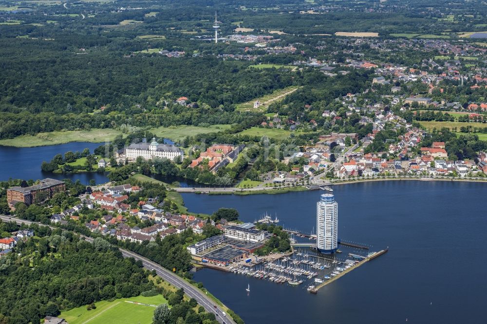 Schleswig aus der Vogelperspektive: Hochhaus- Gebäude im ...