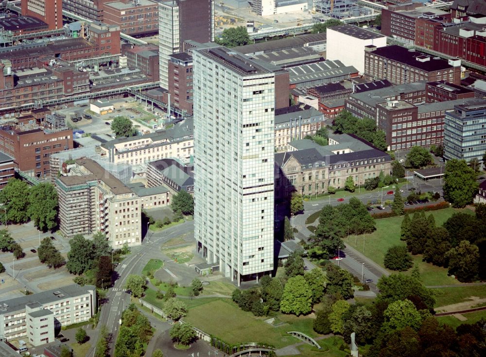 Leverkusen aus der Vogelperspektive: Hochhaus- Gebäude der Bayer AG in Leverkusen im Bundesland Nordrhein-Westfalen