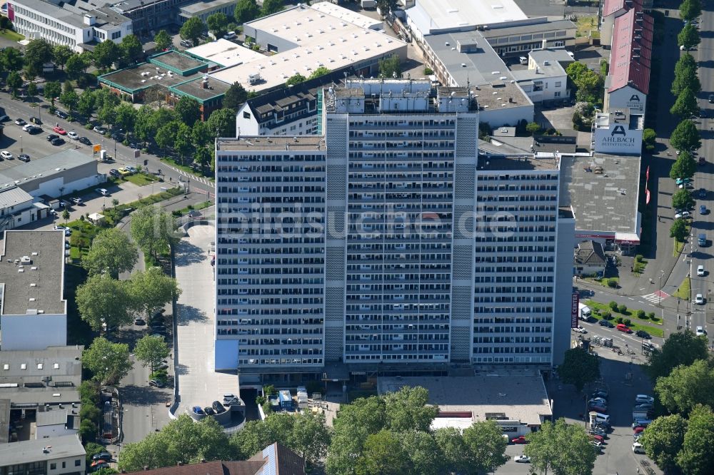 Köln von oben - Hochhaus- Gebäude „ Coloria - ehemals West-Center im Ortsteil Bickendorf in Köln im Bundesland Nordrhein-Westfalen, Deutschland