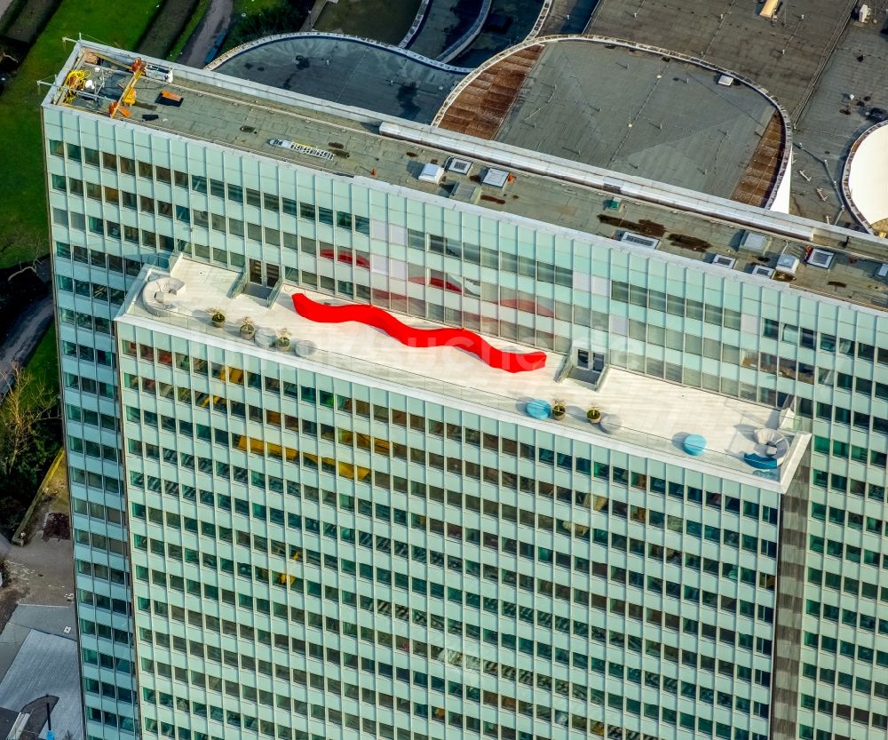 Düsseldorf von oben - Hochhaus- Gebäude Dreischeibenhaus in der Stadtmitte von Düsseldorf im Bundesland Nordrhein-Westfalen