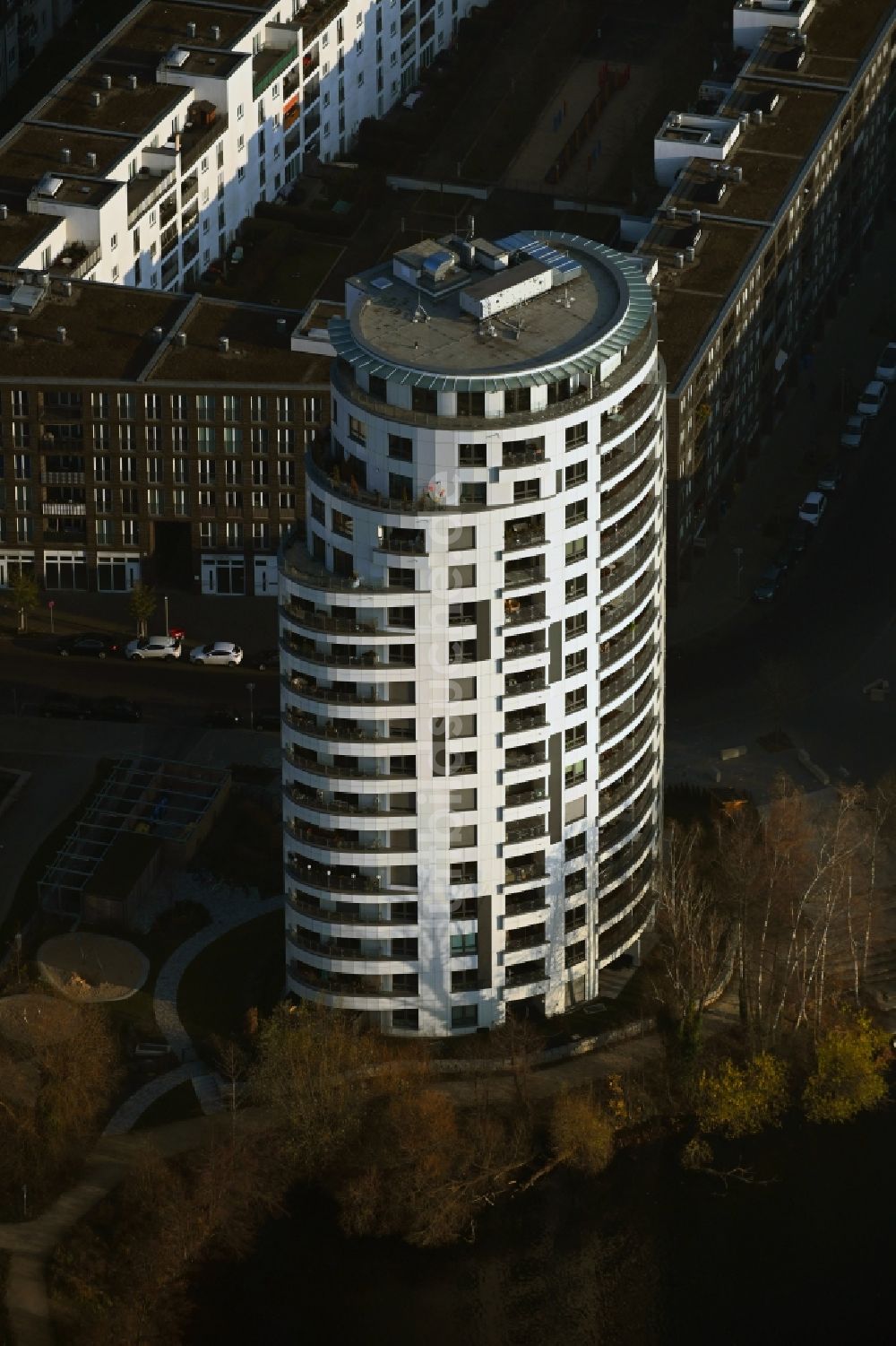 Luftbild Berlin - Hochhaus- Gebäude Havelperle im Wohngebiet an der Havelspitze im Ortsteil Hakenfelde in Berlin, Deutschland