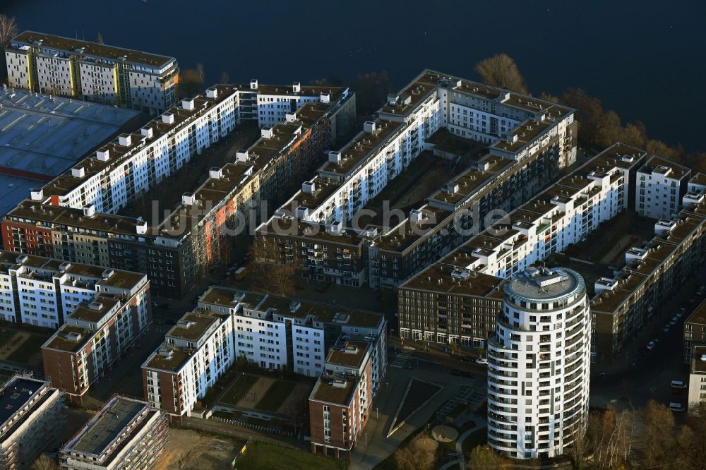 Luftaufnahme Berlin - Hochhaus- Gebäude Havelperle im Wohngebiet an der Havelspitze im Ortsteil Hakenfelde in Berlin, Deutschland