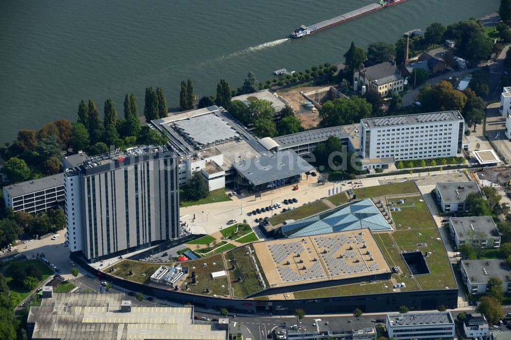 Bonn aus der Vogelperspektive: Hochhaus- Gebäude der Hotelanlage Bonn Marriott World Conference Hotel in Bonn im Bundesland Nordrhein-Westfalen, Deutschland