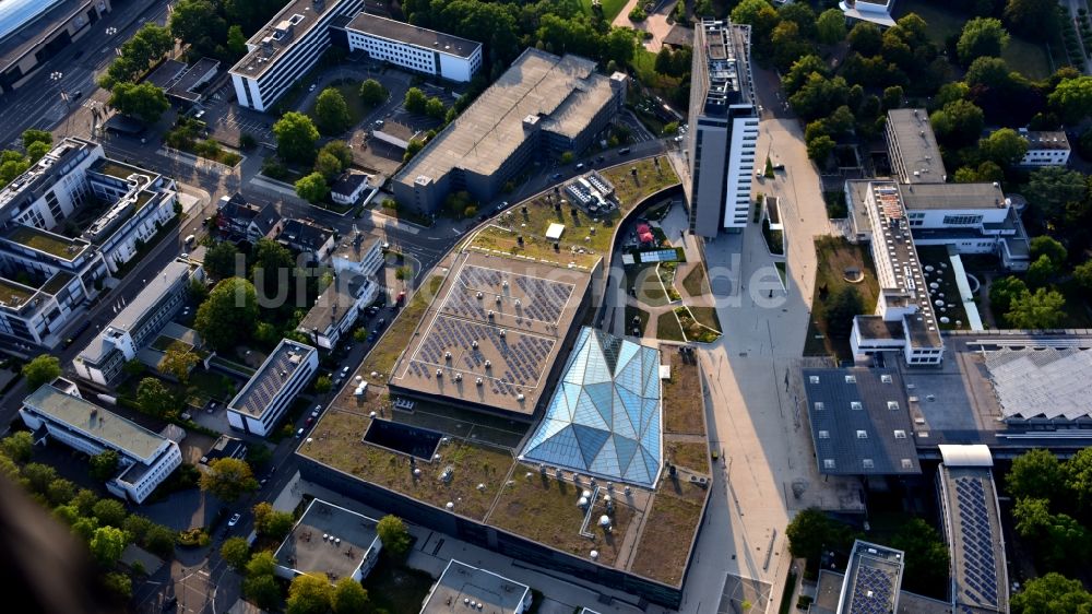 Bonn von oben - Hochhaus- Gebäude der Hotelanlage Bonn Marriott World Conference Hotel in Bonn im Bundesland Nordrhein-Westfalen, Deutschland